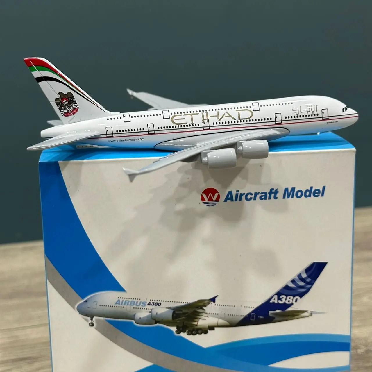 AVION MINI AIRCRAFT MODEL A380 14CM AVEC SUPPORT EN METAL